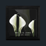 Boîte À Souvenirs Boîte Mariage Calla Lilies<br><div class="desc">Un beau lis blanc sur un arrière - plan doux. Parfait comme cadeau ou cadeau Mariage pour les amis et la famille.</div>