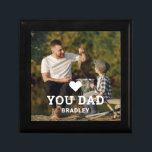 Boîte À Souvenirs BON COEUR VOUS AIME PÈRE Noms de photos<br><div class="desc">Cute HEART LOVE YOU PAD Photo Names Cadeaux Boxes contient votre photo préférée avec le texte "(love heart) you Dad" en script blanc moderne avec vos noms ci-dessous. Personnalisez en modifiant le texte dans la zone de texte fournie et en ajoutant votre propre image. Parfait pour les cadeaux de Noël,...</div>
