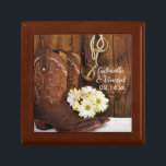 Boîte À Souvenirs Botte de cowboy, Mariage campagnard de bit de chev<br><div class="desc">Le charmant Cowboy Boots, Daisies and Horse Bit Mariage campagnard boîte cadeau peut être personnalisé avec les noms de la date de la mariée et du marié et la cérémonie de mariage pour créer un cadeau de conservation durable pour la mariée ou ses demoiselles d'honneur. Cette boîte à nuptiale équestre...</div>