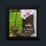 Boîte À Souvenirs Botte de cowboy Rustique rose Mariage occidental<br><div class="desc">La boîte à cadeaux Rustic Pink Daisies et Cowboy Boots Mariage campagnard fait un cadeau personnalisé et réfléchi pour que la mariée soit ou soit ses demoiselles d'honneur et ses gardiennes de mariage. Cette boîte-cadeau décontractée mais élégante de mariages occidentaux présente une photographie florale pittoresque de bottes de cowboy en...</div>