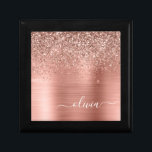 Boîte À Souvenirs Brushed metal rose Gold Pink Glitter Monogram<br><div class="desc">Rose Gold - Blush Pink Faux Foil Parties scintillant à étincelles métalliques brossé Monogramme de métal Nom Boîte de conservation de bijoux. Cela fait le cadeau parfait de remise de diplômes, anniversaire, mariage, douche nuptiale, anniversaire, baby shower ou bachelorette pour quelqu'un qui aime le luxe glam et les styles chic....</div>