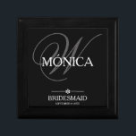 Boîte À Souvenirs Cadeau de Bridesmaid Nom personnalisé Cute moderne<br><div class="desc">Monogramme Cadeau De Bridesmaid Et Nom Boîte Cadeau De Garde De Cute Moderne. Cliquez sur personnaliser ce modèle pour le customiser avec votre monogramme, votre nom et votre date rapidement et facilement. Plus d'articles de cadeau Bridesmaid en magasin. Navires dans le monde entier rapidement. Cadeau Bridesmaid Nom personnalisé Boîte cadeau...</div>