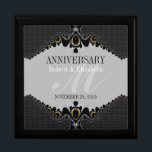 Boîte À Souvenirs Cadeau élégant Gris Noir Mariage Ornate Anniversai<br><div class="desc">Dentelle d'art fractal unique et élégant en gris foncé et noir plus damas motif aussi - Exquise et élégante coutume mariage, anniversaire ou fiançailles présent. Personnalisez avec des noms, date d'anniversaire et monogramme ou numéros - fait dans une merveilleuse boîte cadeau en bois pour garder des bijoux, des bijoux pour...</div>