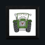 Boîte À Souvenirs Cadeau personnalisé Mariage campagnard tracteur ve<br><div class="desc">Un cadeau mariage de ferme tracteur qui peut être personnalisé. Si vous souhaitez modifier la taille ou la police,  cliquez sur le bouton Modifier pour customiser plus loin. Le faisceau du tracteur est dans une crème subtile et blanche.</div>