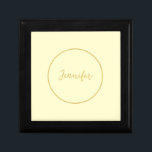 Boîte À Souvenirs Calligraphie couleur or et crème moderne Plain uni<br><div class="desc">Vous pouvez facilement remplacer toutes les informations qu'il contient par vos propres informations. Tout ce que vous avez à faire pour cela est d'utiliser les liens de personnalisation sur la droite.</div>