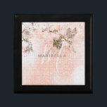 Boîte À Souvenirs Calligraphie romantique florale rose-bleu<br><div class="desc">Le design présente un motif floral romantique sur un motif vintage rose pâle et . Personnaliser facile Nom et monogramme de choix. Idéal cadeau et conservation de l'idée pour la demoiselle d'honneur,  la servante d'honneur,  la fête de mariage,  le fiançailles,  et d'autres occasions importantes.</div>