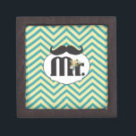 Boîte À Souvenirs Chalkboard Mr Jaune et Green Zigzag Chevron<br><div class="desc">Tableau de bord M. Mariage jaune et turquoise</div>