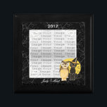 Boîte À Souvenirs Chat & Chouette Halloween boîte cadeau Mariage<br><div class="desc">Quelle meilleure façon de présenter ce cadeau spécial que de le mettre dans une boîte cadeau originale en bois, c'est un cadeau unique et pratique en soi. Ajoutez cette montre, bijoux, clés de la nouvelle voiture, peu importe. Un cadeau à l'intérieur d'un cadeau - pour une surprise spéciale supplémentaire. Fabriquée...</div>