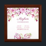 Boîte À Souvenirs Chiffres de naissance de la petite fille Pink Purp<br><div class="desc">Jolie petite boîte de garde pour la garderie d'une petite fille. Le joli design floral présente des fleurs d'aquarelle dans les tons rose, violet et vert. Le modèle est conçu pour vous permettre d'ajouter le nom et les statistiques de naissance du bébé, y compris l'heure et la date de naissance,...</div>