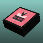 Boîte À Souvenirs Christian Be Still & Know Modern Pink Prayer<br><div class="desc">Je pensais que cette boîte cadeau ferait une belle boîte de prière. J'ai créé un design moderne en utilisant des fleurs géométriques abstraites en rose, gris et noir contre un arrière - plan rose foncé. Inspiré par le Psaume 46:10 : Il dit : "Reste tranquille, et sais que je suis...</div>
