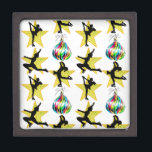 BOÎTE À SOUVENIRS CHRISTMAS QUEEN<br><div class="desc">Ce patineur artistique énergique et électrisant est prêt à se réjouir pendant les vacances avec nos magnifiques modèles de patinage artistique de Noël sur papier d'emballage, ornements, sacs cadeaux, bas de Noël et plus encore. Ce patineur artistique étincelant préférerait être le patinage artistique toute la journée. Cette joyeuse conception de...</div>
