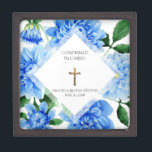 Boîte À Souvenirs Confirmation Crucifix Blue Dahlia<br><div class="desc">Cette boîte à bijoux en vitrail traditionnel personnalisé Sacrament of Confirmation keepsaké affiche Blue Dahlia's with a Gold Crucifix - Tous le texte et les polices sont personnalisables. Ce serait un endroit idéal pour stocker tous les petits cadeaux et souvenirs de cette occasion spéciale.</div>