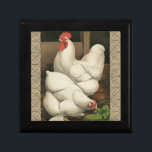 Boîte À Souvenirs Coq & Hen à l'extérieur Hen House avec frontière b<br><div class="desc">Un imprimé d'art rustique présentant un coq vigoureux et une poule dans une maison de poules. La bordure foncée ecru est motif est constituée d'éléments en spirale. Ce tirage serait un grand ajout à une décoration de maison de campagne rurale.</div>