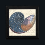 Boîte À Souvenirs Coquillage romantique<br><div class="desc">Vivez-vous loin de la plage ? Pas de problème ! Profitez de ce tableau romantique de coquillages pour vous faire une image sur une plage paisible par beau temps. Cette oeuvre d'art romance la mer et les petites vagues qui vous laisseront rêver d'une visite à la plage. Obtenez ce panneau de...</div>