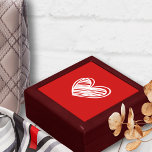 Boîte À Souvenirs Cute Coeurs Modernes Blanc Et Rouge Élégantes Femm<br><div class="desc">Un coque de bijoux de la Saint-Valentin simple mais magnifique. Si vous aimez ce design sur d'autres articles,  s'il vous plaît nous envoyer une boîte. Nous les énumérerons pour vous. Consultez nos autres magasins à thème.</div>