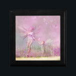 Boîte À Souvenirs Cute Moderne Fées Papillons Rose Girls<br><div class="desc">Ce design moderne présente une fée rose branchée qui donne à une fée plus jeune un papillon dans un pré fleuri. #fairy #cute #imaginaire #modern #chic #stylish #élégant #rose #papterfly #papterflies #nature #floral #fleurs #botanical #meadow #girly #feminine #stylish #style #tendance #design #design #designer #giftboxes #giftwrapping #party #giftwrappingapprovisionnements #cadeaux #giftsforher #giftwrapher...</div>