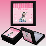 Boîte À Souvenirs Cute zebra stars ajouter nom rose keepsa<br><div class="desc">Garder boîte cadeau pour les enfants. Personnalisez avec un nom. Avec un joli zèbre,  pois et étoiles aux couleurs rose et blanc.</div>