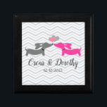 Boîte À Souvenirs Dachshund Mariage garde cadeau personnalisé<br><div class="desc">Pour votre mariage de dachshund, pensez à des faveurs pour chiens vierges de charme, la décoration de mariage doxie, la décoration de douche pour chiens de saucisse nuptiale ou même des cadeaux et des articles d'enveloppement pour le marié et marié amoureux de dachshund. Assurez-vous que vos invités partent avec un...</div>
