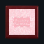 Boîte À Souvenirs Damask femme 30e anniversaire boîte cadeau rose<br><div class="desc">Jolie boîte cadeau style damassé chic. Parfait pour présenter un cadeau spécial supplémentaire pour votre femme lors d'un anniversaire spécial. La boîte à cadeaux dit : "À ma merveilleuse femme Joyeux 30e anniversaire",  ou peut être customisé avec vos propres mots. Design exclusif par Sarah Trett.</div>