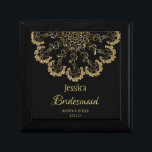 Boîte À Souvenirs Délicate femme de chambre noire et or<br><div class="desc">Beau et élégant emblème d'or bridesmaid cadeau qui est personnalisé.</div>