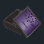 Boîte À Souvenirs Dentelle violette et texture métallique Imprimer<br><div class="desc">Elégante dentelle violette profonde sur la texture métallique imprimer arrière - plan violet.</div>
