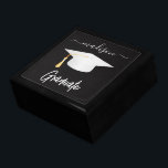Boîte À Souvenirs Diplômé personnalisé<br><div class="desc">Boîte Cadeau Graduate prêt pour vous à personnaliser. REMARQUE : SEULEMENT CHANGER LES ZONES MODÈLES NÉCESSAIRES! 😀 Si nécessaire, vous pouvez supprimer le texte et commencer à ajouter le texte et la police que vous voulez. 📌 Si vous avez besoin d'une personnalisation plus poussée, cliquez sur le bouton "Cliquez pour...</div>