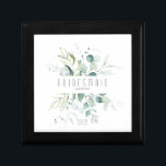 Boîte À Souvenirs Dreamy Foliage Mariage Bridesmaid Green/Bl ID817<br><div class="desc">Des aménagements de verdure inspirés de la nature, comme des eucalyptus à gomme bleue avec des éclaboussures de feuilles d'or et d'or, ainsi que des aménagements de design uniques en font un ensemble mariage passionnant pour n'importe quelle période de l'année. La boîte cadeau de votre femme de ménage ou d'un...</div>