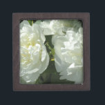 Boîte À Souvenirs Elégant blanc peony floral blanc photo<br><div class="desc">Des pivoines blanches élégantes brillent au soleil du midi.</div>