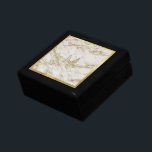 Boîte À Souvenirs Élégant Monogramme en marbre doré<br><div class="desc">numériquement conçu avec un motif en marbre veiné doré,  taillé dans une couleur or. Customisez facilement votre monogramme initial de choix. Grand cadeau et conservation pour les mariages,  c'est-à-dire la demoiselle d'honneur,  la mariée,  l'équipe nuptiale,  les anniversaires,  les anniversaires et presque toute occasion spéciale.</div>