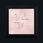 Boîte À Souvenirs Elle Croyait Qu'Elle Pouvait Rose La Typographie D<br><div class="desc">Notre boîte de citation de typographie contient la citation "Elle croit qu'elle pourrait si elle l'a fait." Croyé et fait sont dans un magnifique script de calligraphie lettrant richement orné de feuille d'or faux rose, qui contraste magnifiquement avec le reste de la citation dans un noir profond, riche et moderne...</div>