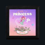 Boîte À Souvenirs 👸 Fée brillante Princesse Nom personnalisé<br><div class="desc">C’est l’imaginaire de chaque fille d’être une belle princesse. Ce design comprend une princesse féerique, une couronne élégante pour placer le nom de votre enfant, un arrière - plan pétillant de poussière de fée, et une fée scintillante. Les mots "Petite Princesse" sont tous deux écrits en polices spéciales. Parfait pour...</div>