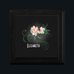 Boîte À Souvenirs Fleur rose Gif de la servante d'accueil personnali<br><div class="desc">Une boîte à bijoux / à bijoux personnalisée pour vos demoiselles d'honneur. Le design est une illustration de quelques délicates fleurs roses en fleurs avec des tourbillons verts et des feuilles sur un arrière - plan noir. L'ombrage gris clair crée un effet lumineux autour des fleurs qui accentue et illumine....</div>