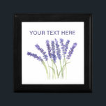Boîte À Souvenirs Fleurs de lavande herbes d'aquarelle violet chic<br><div class="desc">Boite en bois de lavande fleurie. Herbes. Jardin. Décor cuisine. Fleurs violettes. Décor de lavande. Peinture de lavande. Image aquarelle originale de l'artiste Monika Howarth. Vous pouvez le personnaliser avec votre nom.</div>