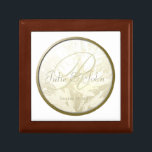 Boîte À Souvenirs Fleurs d'or mariage Monogramme boîte cadeau 2<br><div class="desc">Une boîte cadeau Mariage Monogrammé personnalisée ajoute une touche d'élégance ultime à votre mariage.</div>