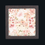 Boîte À Souvenirs Fleurs printanières florissantes<br><div class="desc">Modèle floral sur arrière - plan blanc. L'idée cadeau romantique parfaite. Cliquez sur le bouton Customiser pour modifier les polices,  déplacer le texte et customiser davantage votre conception.</div>