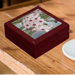 Boîte À Souvenirs Floral de fleurs Plantes Hoya<br><div class="desc">Magasinez des bijoux, des bijoux et d'autres petits commerces dans cette boîte cadeau en bois avec carreaux en céramique qui présente une photo des jolies petites fleurs du Plante tropical Hoya, également appelé le Plante de cire. Un joli design floral ! Sélectionnez la taille et la couleur de votre boîte...</div>