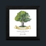 Boîte À Souvenirs Garde de ruban de l'arbre de réunion familiale per<br><div class="desc">Doté d'un aquarelle,  ce mignon modèle minimaliste de boîte cadeau de réunion familiale est facile à customiser et prêt à ajouter vos détails annuels de réunion de famille cette année. Vous pouvez cliquer sur le bouton "Personnaliser" pour ajouter votre événement de réunion.</div>