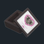 Boîte À Souvenirs Gardien photo de coeur blanc et rose<br><div class="desc">Idéal pour garder votre cadeau hérité ou un objet spécial d'un être aimé passé. Personnalisez avec la photo,  le nom et les dates de votre être cher. D'autres articles correspondants sont disponibles. Art et design floral original à l'encre main et à l'aquarelle par www.mylittleeden.com</div>