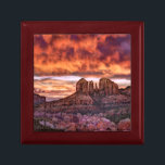 Boîte À Souvenirs Gloire du matin rose<br><div class="desc">Pink Morning Glory IV par David Drost. Il présente une image paisible des reliefs naturels contre un ciel orange et rose.</div>
