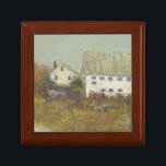 Boîte À Souvenirs Grange blanche<br><div class="desc">Grange blanche II par Marilyn Wendling. Bâtiment à la grange blanche et maison au milieu des fleurs dans la campagne.</div>