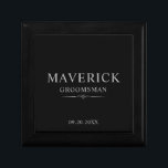 Boîte À Souvenirs Groomsmen Cadeaux Élégant Mariage Fête Meilleur Ho<br><div class="desc">Cette boîte à cadeaux noire élégante de toiletteur présente le nom, le titre et la date des groomsmen écrits dans une typographie minimaliste en gris clair et tendance. Ajoutez simplement les noms des groomsmen, leur titre et leur date dans la section personnalisée pour créer vos propres faveurs de mariage. Bien...</div>