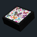 Boîte À Souvenirs Illustration des papillons rétro colorés<br><div class="desc">Cool coloré papillons rétro et fleurs motif Design est disponible sur d'autres produits et peut être demandé sur n'importe quel produit offert par Zazzle.</div>
