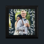 Boîte À Souvenirs Image Monographique Feuille Délicate<br><div class="desc">Beau design photo personnalisé parfait pour la journée de la mère,  comme cadeau d'mariage ou d'anniversaire,  cadeau de remise de diplômes,  etc.</div>