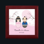 Boîte À Souvenirs Japanese Couple Design for Wedding<br><div class="desc">This Kokeshi Japanese Wedding Couple Wedding design i à fun. With soft couleurs, it i inspired by Kokeshi dolls, and expositions à couple on à background of typical traditional Japanese landscape. Also other type any for or couples same-sex for available of event. If to personalize or because you do not...</div>