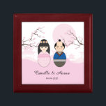 Boîte À Souvenirs Japanese Couple Design for Wedding<br><div class="desc">This Kokeshi Japanese Wedding Couple Wedding design i à fun. With soft couleurs, it i inspired by Kokeshi dolls, and expositions à couple on à background of typical traditional Japanese landscape. Also other type any for or couples same-sex for available of event. If to personalize or because you do not...</div>