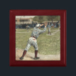 Boîte À Souvenirs Joueur de baseball lancé à la deuxième base<br><div class="desc">Ce tableau fait partie du documentaire de base-ball de Ken Burns ! Un joueur est jeté à la seconde alors qu'il se bat pour atteindre la base. Le cadeau parfait pour la couturière de votre vie!</div>