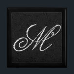 Boîte À Souvenirs LETTRE Élégante M Diamants Étincelants Monogramme<br><div class="desc">Élégant noir et blanc étincelant diamants lettre initiale M. D'autres lettres vont bientôt arriver. Envoyez-moi un e-mail pour que vous l'obteniez plus tôt car cela prend du temps pour le faire. C'est une image de diamants et non pas réelle ou fausse.</div>