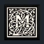 Boîte À Souvenirs LETTRE vintage M ART NOUVEAU<br><div class="desc">Lettres Art nouveau - Monograms From the Arts & Crafts Movement Cette lettre M est un charmant monogramme de Mugged M créé en 1901 et publié dans un ensemble de livres. Le monogramme M est entouré d'un magnifique motif de vigne dessiné à la main, très dans le style des motifs...</div>