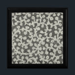 Boîte À Souvenirs Linge de dentelle mariage blanc classique jolie<br><div class="desc">Mariage d'antiquité - Dentelle blanche et Mariage de lin Un beau thème de mariage vintage est tout sur la dentelle et le lin blanc antique. Parfait pour la mariée vintage et mariée qui quelque chose d'un peu spécial pour leur thème mariage. Le design est basé sur des images anciennes de...</div>