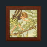 Boîte À Souvenirs Marche de la fée des Ash Tree sur Branche<br><div class="desc">Une fée traverse délicatement la branche d'un frêne dans cette pièce de Vision Studio. L'image semble avoir été arrachée d'un livre pour enfants sur le folklore et les créatures féeriques des bois. Obtenez votre copie de ce travail extraordinaire aujourd'hui!</div>